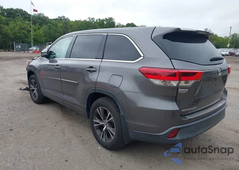 2018 Toyota Highlander Le z USA, uszkodzony, nr VIN 5TDBZRFH9JS852748